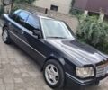Черный Мерседес Е-Класс, объемом двигателя 2.5 л и пробегом 363 тыс. км за 4100 $, фото 1 на Automoto.ua