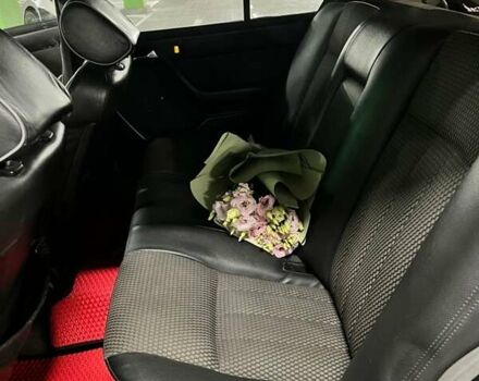 Черный Мерседес Е-Класс, объемом двигателя 2.2 л и пробегом 200 тыс. км за 2500 $, фото 5 на Automoto.ua