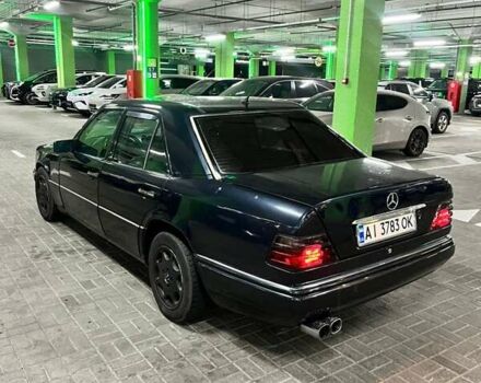 Черный Мерседес Е-Класс, объемом двигателя 2.2 л и пробегом 200 тыс. км за 2500 $, фото 1 на Automoto.ua