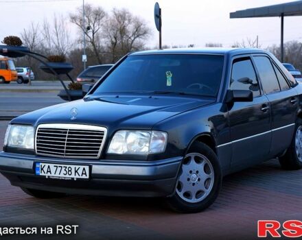 Чорний Мерседес Е-Клас, об'ємом двигуна 2 л та пробігом 450 тис. км за 3200 $, фото 1 на Automoto.ua