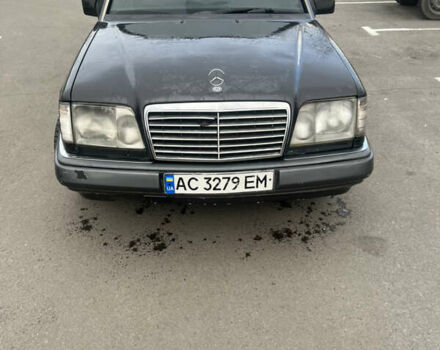 Черный Мерседес Е-Класс, объемом двигателя 2.5 л и пробегом 535 тыс. км за 2750 $, фото 7 на Automoto.ua