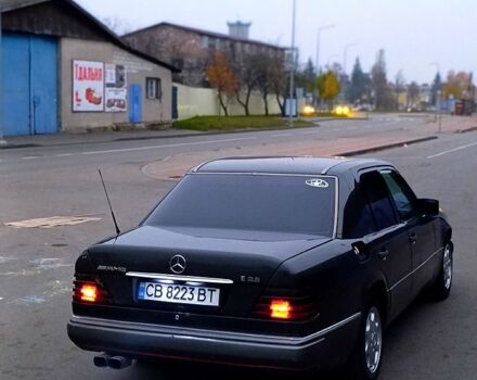 Черный Мерседес Е-Класс, объемом двигателя 2.5 л и пробегом 670 тыс. км за 3500 $, фото 2 на Automoto.ua