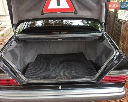 Черный Мерседес Е-Класс, объемом двигателя 2.2 л и пробегом 520 тыс. км за 4600 $, фото 12 на Automoto.ua