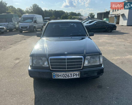 Чорний Мерседес Е-Клас, об'ємом двигуна 0 л та пробігом 270 тис. км за 1999 $, фото 16 на Automoto.ua