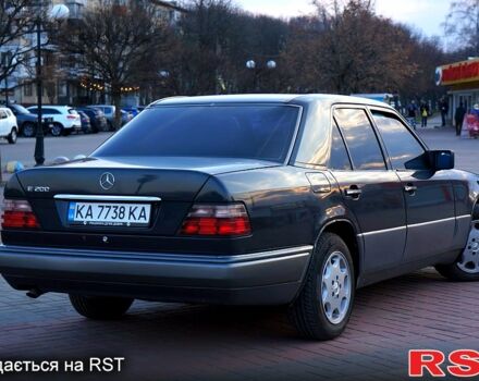 Чорний Мерседес Е-Клас, об'ємом двигуна 2 л та пробігом 450 тис. км за 3200 $, фото 2 на Automoto.ua