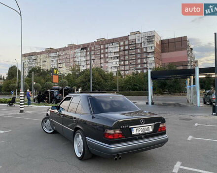 Чорний Мерседес Е-Клас, об'ємом двигуна 2.8 л та пробігом 380 тис. км за 6400 $, фото 3 на Automoto.ua