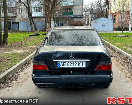 Черный Мерседес Е-Класс, объемом двигателя 2.8 л и пробегом 200 тыс. км за 1799 $, фото 4 на Automoto.ua