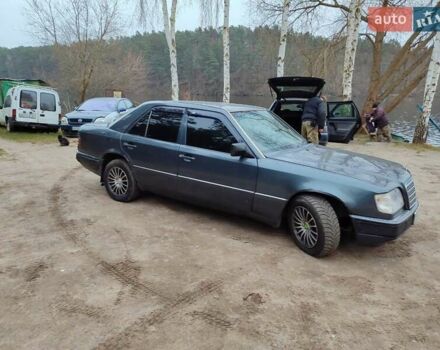 Чорний Мерседес Е-Клас, об'ємом двигуна 2.2 л та пробігом 230 тис. км за 2600 $, фото 3 на Automoto.ua