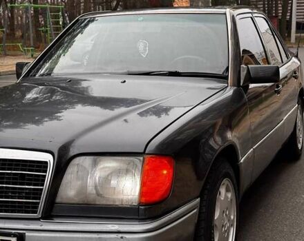 Черный Мерседес Е-Класс, объемом двигателя 2.5 л и пробегом 670 тыс. км за 3500 $, фото 3 на Automoto.ua