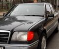 Черный Мерседес Е-Класс, объемом двигателя 2.5 л и пробегом 670 тыс. км за 3500 $, фото 3 на Automoto.ua