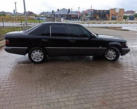 Черный Мерседес Е-Класс, объемом двигателя 2.2 л и пробегом 520 тыс. км за 4600 $, фото 6 на Automoto.ua