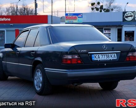 Чорний Мерседес Е-Клас, об'ємом двигуна 2 л та пробігом 450 тис. км за 3200 $, фото 3 на Automoto.ua