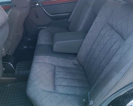 Черный Мерседес Е-Класс, объемом двигателя 2.8 л и пробегом 356 тыс. км за 6250 $, фото 10 на Automoto.ua