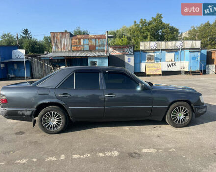 Чорний Мерседес Е-Клас, об'ємом двигуна 2.2 л та пробігом 239 тис. км за 1999 $, фото 2 на Automoto.ua