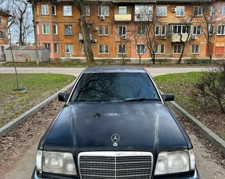 Черный Мерседес Е-Класс, объемом двигателя 2.8 л и пробегом 200 тыс. км за 1799 $, фото 5 на Automoto.ua