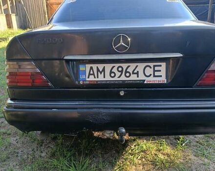 Чорний Мерседес Е-Клас, об'ємом двигуна 2 л та пробігом 421 тис. км за 3500 $, фото 6 на Automoto.ua