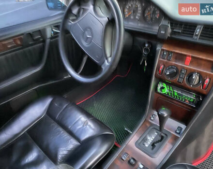 Чорний Мерседес Е-Клас, об'ємом двигуна 2.8 л та пробігом 380 тис. км за 6400 $, фото 5 на Automoto.ua