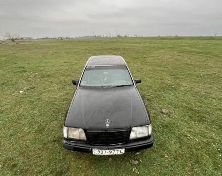 Черный Мерседес Е-Класс, объемом двигателя 2.8 л и пробегом 300 тыс. км за 2700 $, фото 13 на Automoto.ua