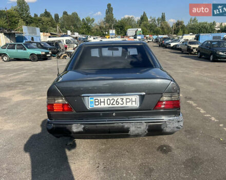 Чорний Мерседес Е-Клас, об'ємом двигуна 0 л та пробігом 270 тис. км за 1999 $, фото 11 на Automoto.ua