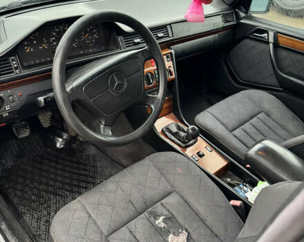 Чорний Мерседес Е-Клас, об'ємом двигуна 2.5 л та пробігом 535 тис. км за 3000 $, фото 8 на Automoto.ua
