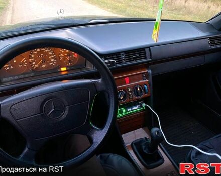 Чорний Мерседес Е-Клас, об'ємом двигуна 2 л та пробігом 450 тис. км за 3200 $, фото 7 на Automoto.ua