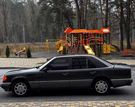 Черный Мерседес Е-Класс, объемом двигателя 2.5 л и пробегом 670 тыс. км за 3500 $, фото 8 на Automoto.ua