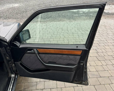 Чорний Мерседес Е-Клас, об'ємом двигуна 2.5 л та пробігом 535 тис. км за 3000 $, фото 16 на Automoto.ua