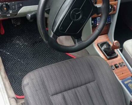 Черный Мерседес Е-Класс, объемом двигателя 2.2 л и пробегом 355 тыс. км за 2900 $, фото 3 на Automoto.ua