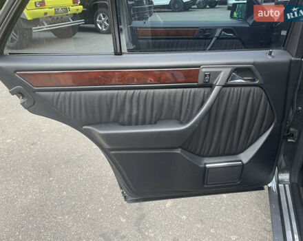 Черный Мерседес Е-Класс, объемом двигателя 0 л и пробегом 106 тыс. км за 77000 $, фото 19 на Automoto.ua