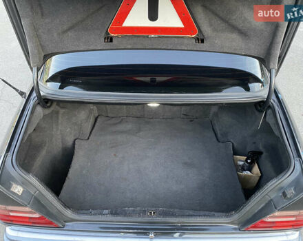 Чорний Мерседес Е-Клас, об'ємом двигуна 2.8 л та пробігом 380 тис. км за 6400 $, фото 4 на Automoto.ua