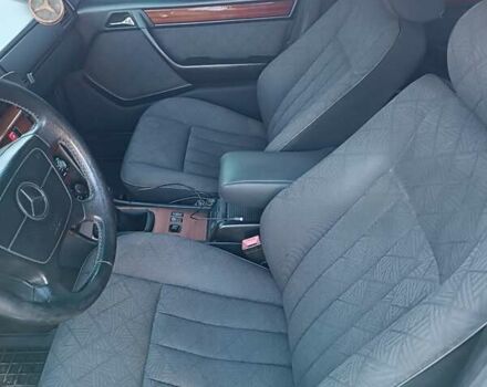 Черный Мерседес Е-Класс, объемом двигателя 2.8 л и пробегом 356 тыс. км за 6250 $, фото 9 на Automoto.ua