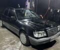 Чорний Мерседес Е-Клас, об'ємом двигуна 2 л та пробігом 350 тис. км за 1999 $, фото 1 на Automoto.ua