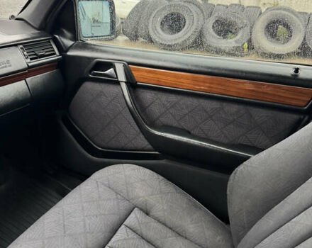 Чорний Мерседес Е-Клас, об'ємом двигуна 2.5 л та пробігом 535 тис. км за 3000 $, фото 10 на Automoto.ua
