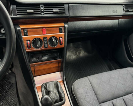Чорний Мерседес Е-Клас, об'ємом двигуна 2.5 л та пробігом 535 тис. км за 3000 $, фото 9 на Automoto.ua