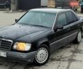 Чорний Мерседес Е-Клас, об'ємом двигуна 2 л та пробігом 350 тис. км за 1999 $, фото 1 на Automoto.ua