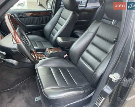 Черный Мерседес Е-Класс, объемом двигателя 0 л и пробегом 106 тыс. км за 77000 $, фото 10 на Automoto.ua