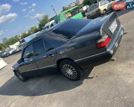 Чорний Мерседес Е-Клас, об'ємом двигуна 2.2 л та пробігом 239 тис. км за 1999 $, фото 6 на Automoto.ua