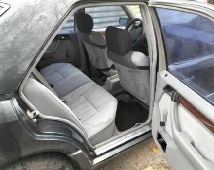 Чорний Мерседес Е-Клас, об'ємом двигуна 2.2 л та пробігом 340 тис. км за 1600 $, фото 4 на Automoto.ua