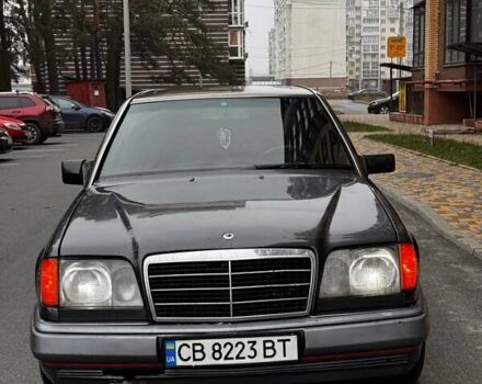 Черный Мерседес Е-Класс, объемом двигателя 2.5 л и пробегом 670 тыс. км за 3500 $, фото 2 на Automoto.ua