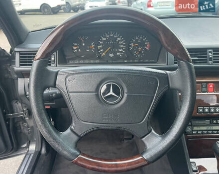 Черный Мерседес Е-Класс, объемом двигателя 0 л и пробегом 106 тыс. км за 77000 $, фото 13 на Automoto.ua