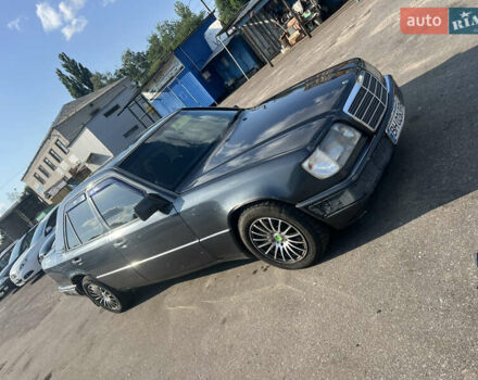 Чорний Мерседес Е-Клас, об'ємом двигуна 0 л та пробігом 270 тис. км за 1999 $, фото 1 на Automoto.ua