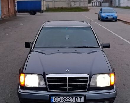 Черный Мерседес Е-Класс, объемом двигателя 2.5 л и пробегом 670 тыс. км за 3500 $, фото 1 на Automoto.ua