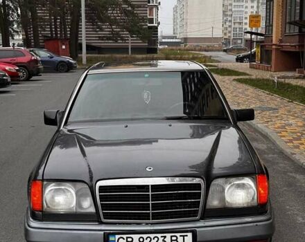 Черный Мерседес Е-Класс, объемом двигателя 2.5 л и пробегом 670 тыс. км за 3500 $, фото 6 на Automoto.ua