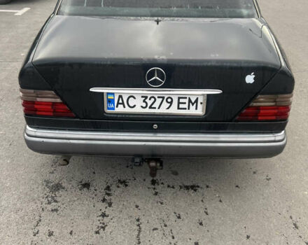 Черный Мерседес Е-Класс, объемом двигателя 2.5 л и пробегом 535 тыс. км за 2750 $, фото 5 на Automoto.ua