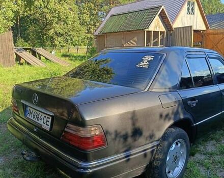 Чорний Мерседес Е-Клас, об'ємом двигуна 2 л та пробігом 421 тис. км за 3500 $, фото 4 на Automoto.ua