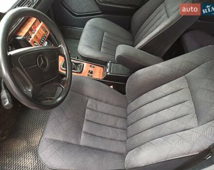 Черный Мерседес Е-Класс, объемом двигателя 2.2 л и пробегом 520 тыс. км за 4600 $, фото 14 на Automoto.ua