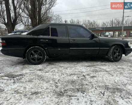 Чорний Мерседес Е-Клас, об'ємом двигуна 2.2 л та пробігом 378 тис. км за 1800 $, фото 2 на Automoto.ua