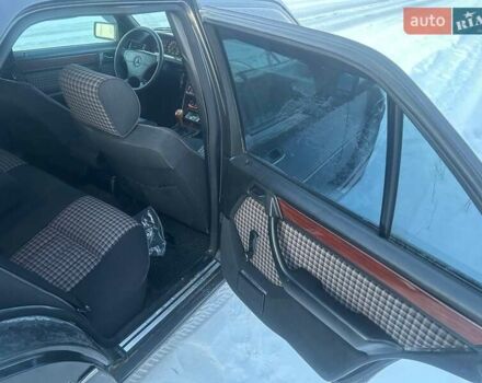 Чорний Мерседес Е-Клас, об'ємом двигуна 2 л та пробігом 438 тис. км за 3650 $, фото 15 на Automoto.ua