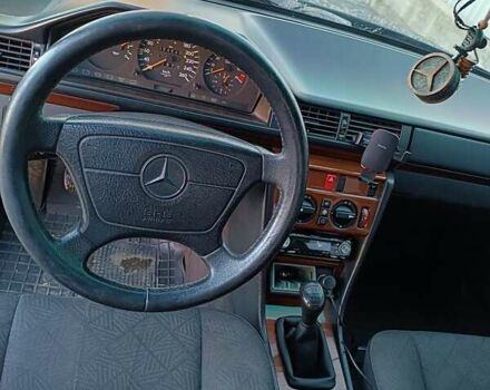 Черный Мерседес Е-Класс, объемом двигателя 2.8 л и пробегом 356 тыс. км за 6250 $, фото 8 на Automoto.ua