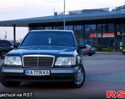 Чорний Мерседес Е-Клас, об'ємом двигуна 2 л та пробігом 450 тис. км за 3200 $, фото 4 на Automoto.ua